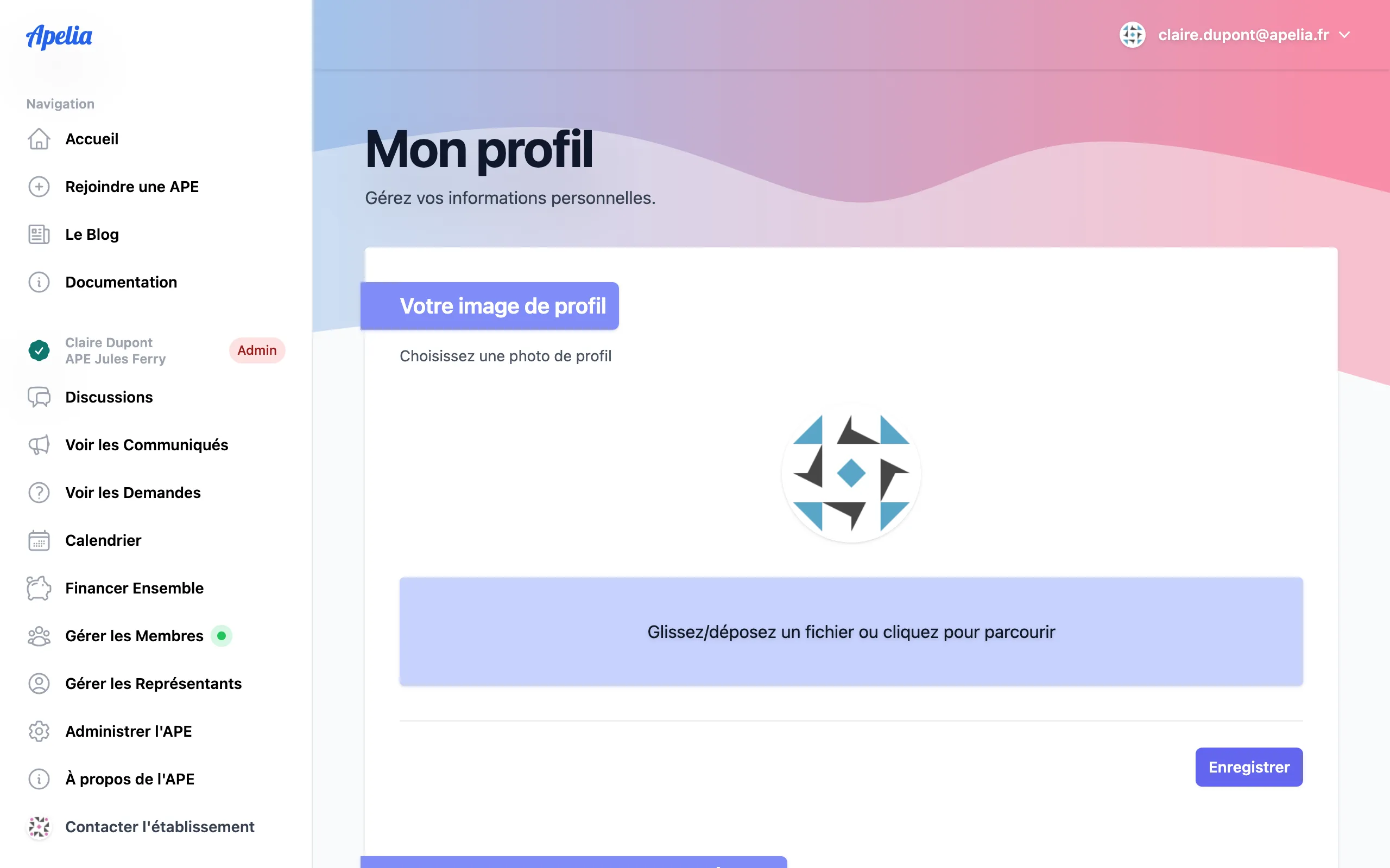 Page « Mon profil » d'Apelia affichant la photo de profil, l'adresse e-mail, le mot de passe et la liste des adhésions aux associations de parents d'élèves.