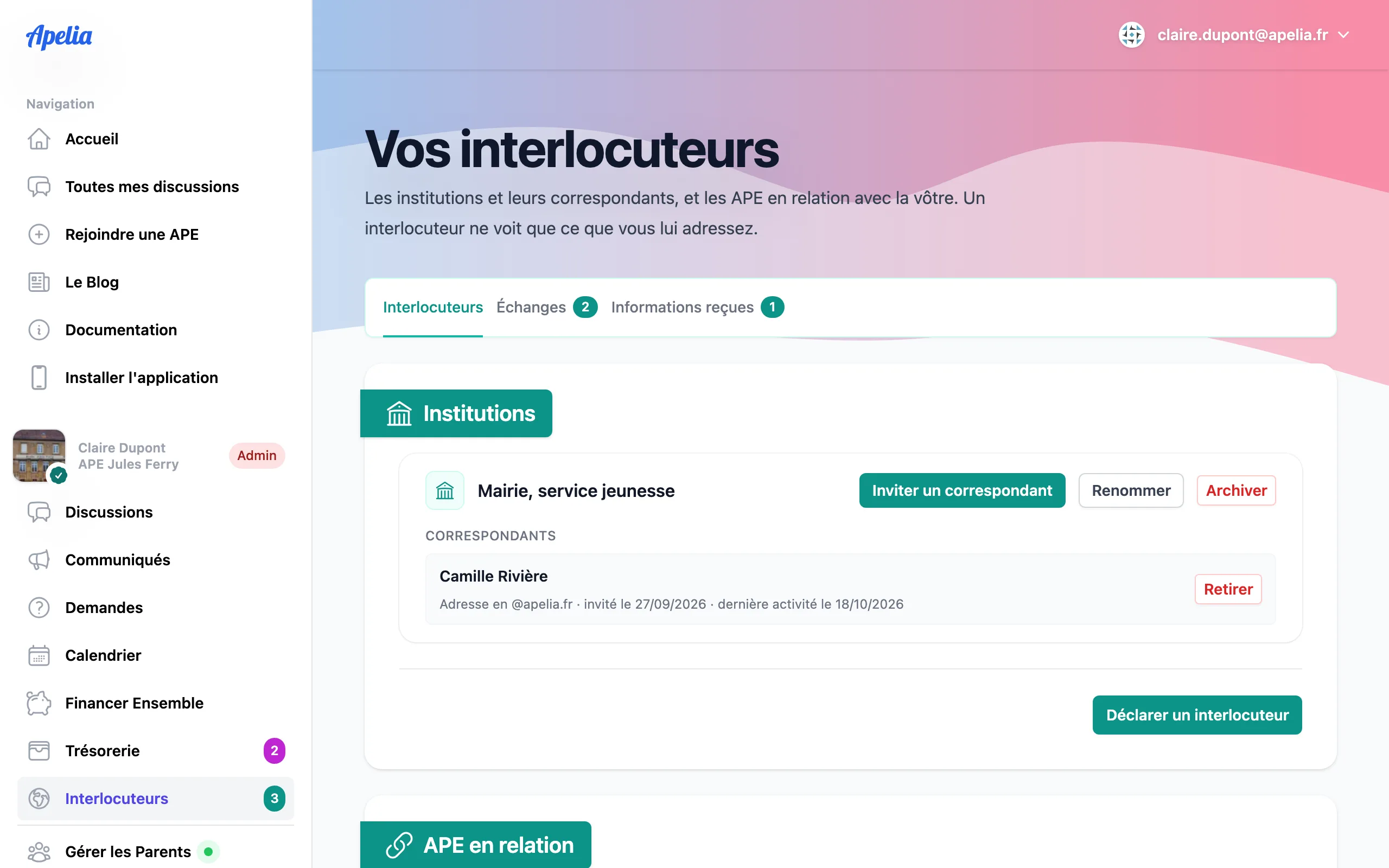 Page Interlocuteurs d'une association de parents d'élèves : la mairie, service jeunesse, avec son correspondant, et l'encart des APE en relation.