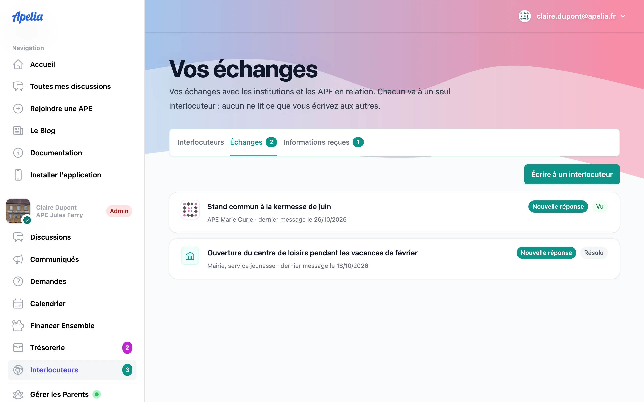 Liste des échanges d'une APE : un échange avec une APE voisine sur la kermesse et un échange résolu avec la mairie sur le centre de loisirs, chacun avec sa nouvelle réponse.