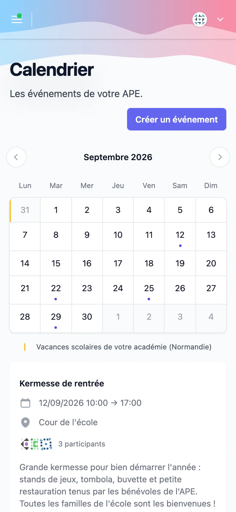 Calendrier partagé d'une APE affiché sur un téléphone, avec les quatre dates du mois de septembre