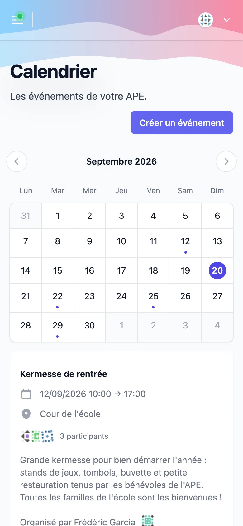 Calendrier partagé d'une APE affiché sur un téléphone, avec les quatre dates du mois de septembre